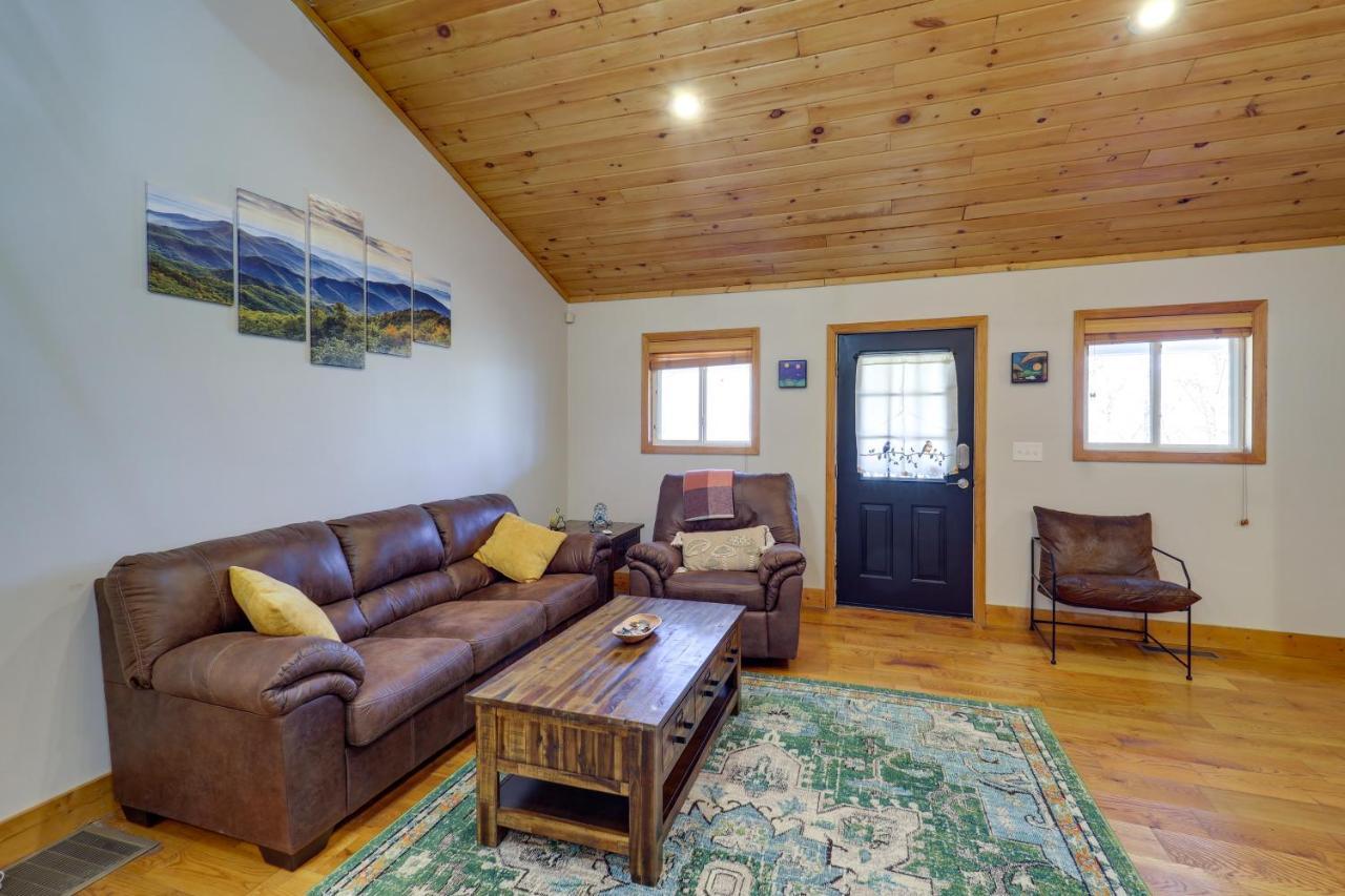 Pet-Friendly Spruce Pine Cabin With Private Fire Pit Екстер'єр фото